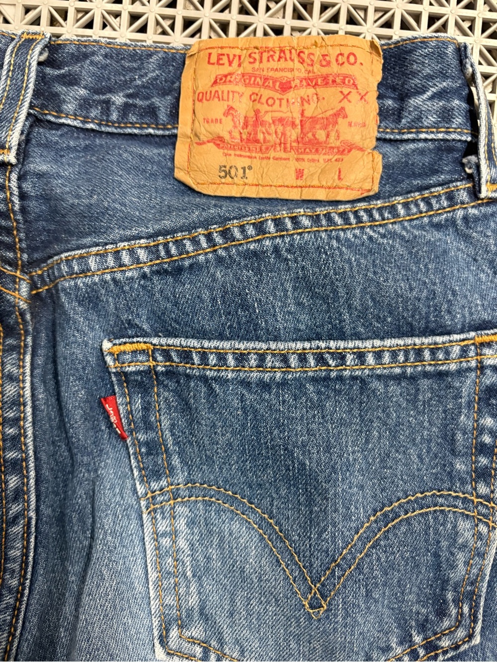 Vintage Levi's 501 Dark Wash Button-Fly Blue Jeans - Y2K - Picture 3 of 10